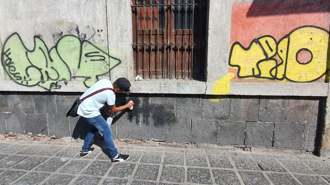 Investiga Naucalpan actuación de policías que pretendían detener a joven por pintar