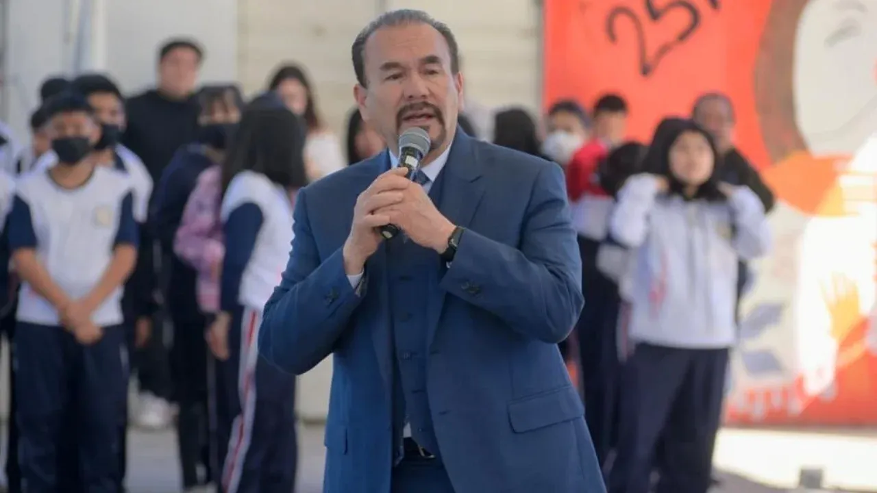 Agradecen maestros, alumnos y padres de familia a Pedro Rodríguez por trabajos de infraestructura educativa en Atizapán de Zaragoza