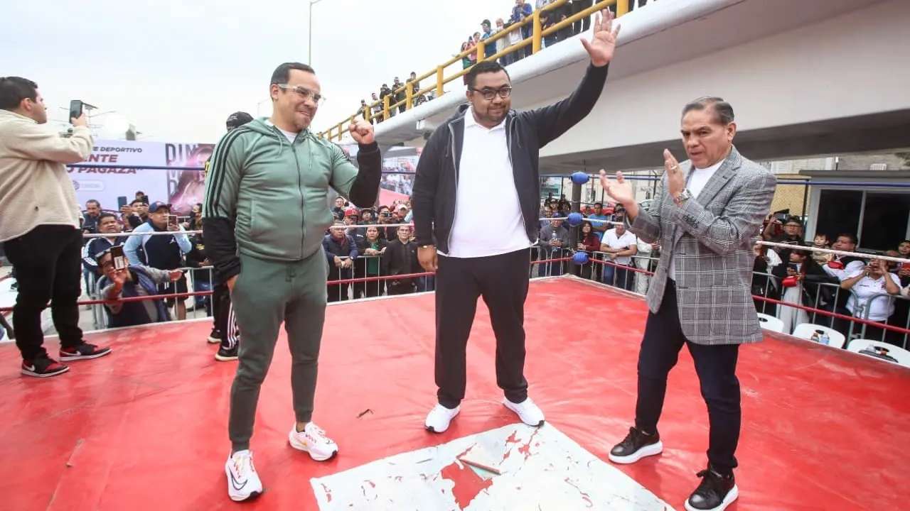 El regidor Ernesto Santillán y el ex boxeador "Dinamita" Márquez rehabilitan deportivo en Ecatepec