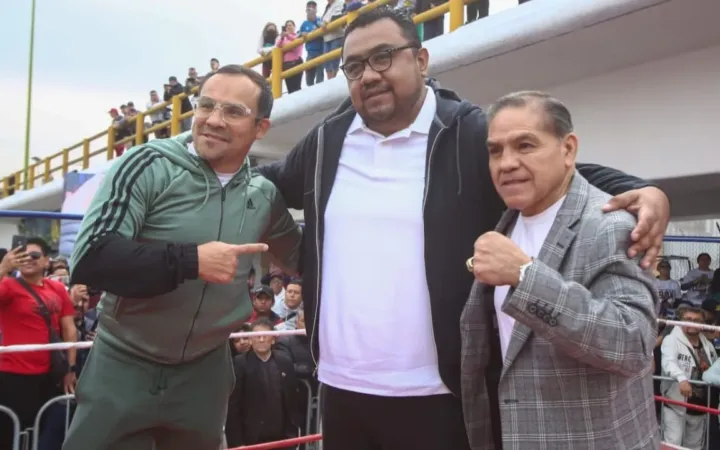 El regidor Ernesto Santillán y el ex boxeador "Dinamita" Márquez rehabilitan deportivo en Ecatepec