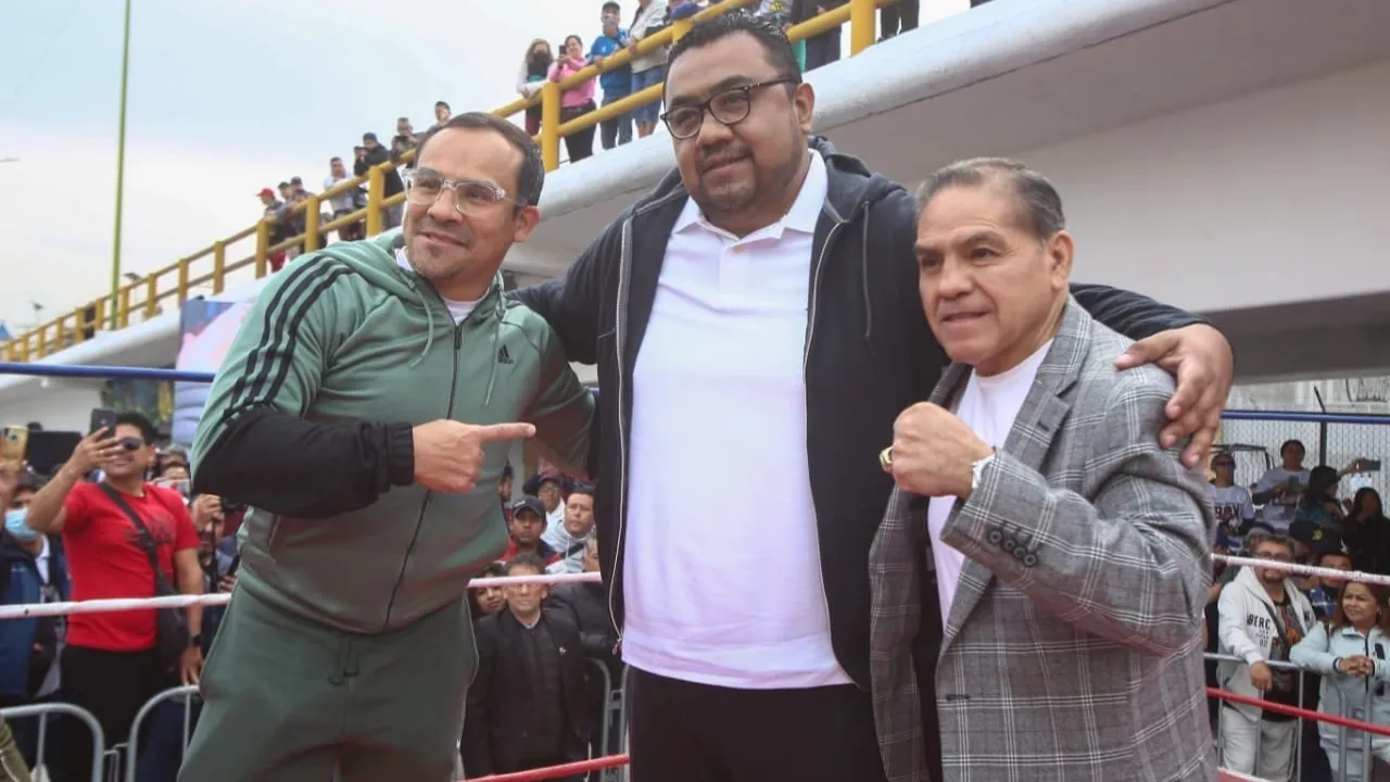 El regidor Ernesto Santillán y el ex boxeador "Dinamita" Márquez rehabilitan deportivo en Ecatepec