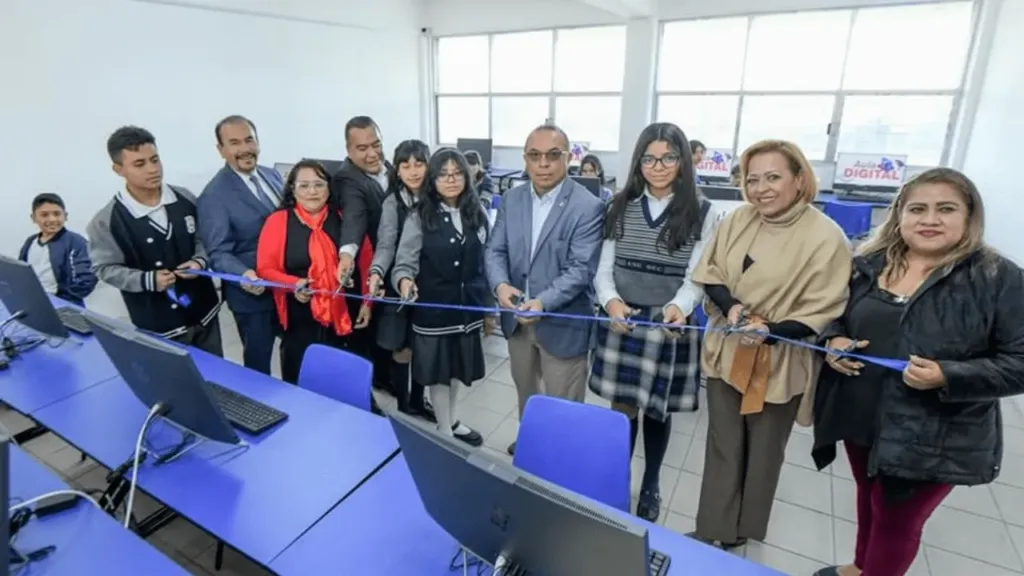 Estudiante gestiona con gobierno de Atizapán de Zaragoza mejoras a la secundaria ESTIC No. 0101 en la colonia UAM