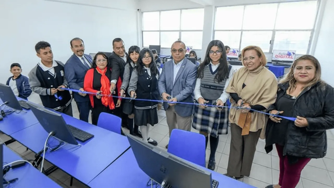 Estudiante gestiona con gobierno de Atizapán de Zaragoza mejoras a la secundaria ESTIC No. 0101 en la colonia UAM
