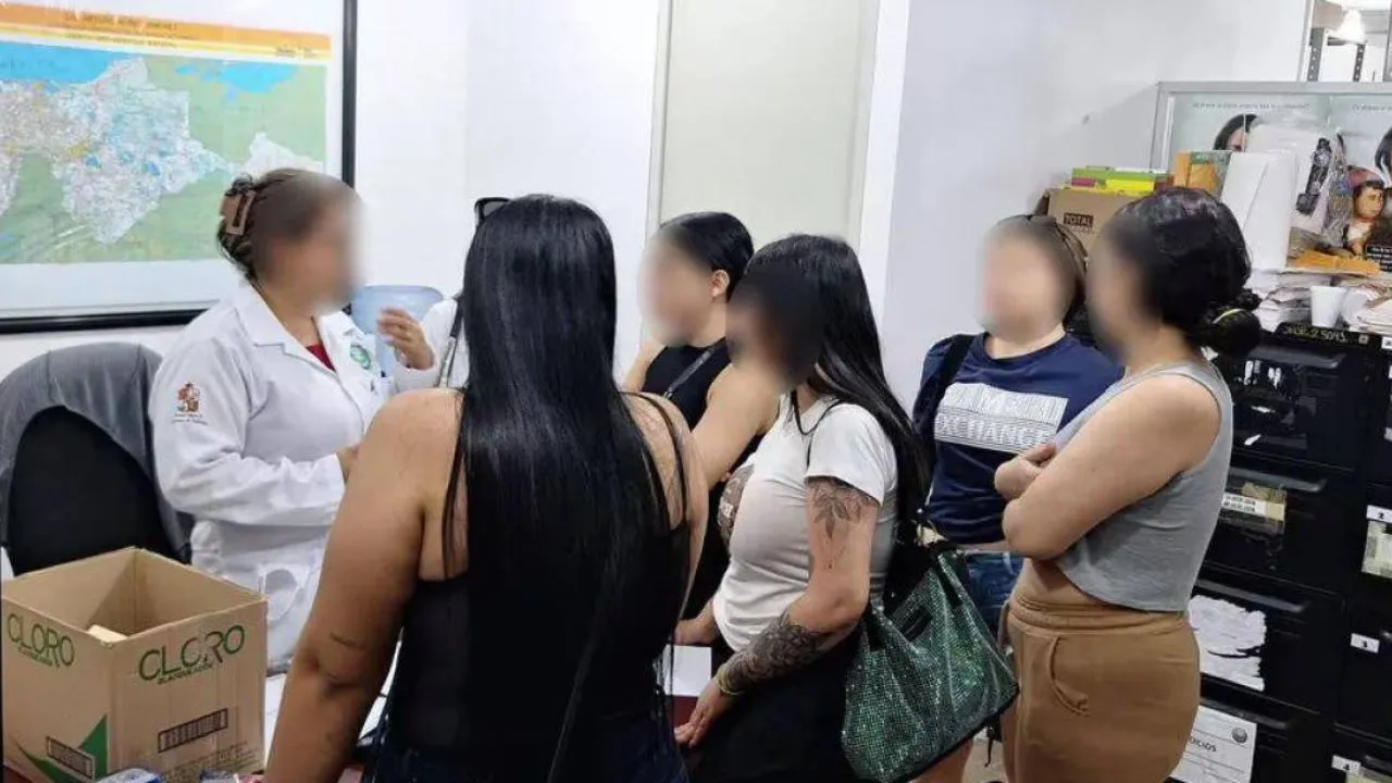 Grupo de 8 colombianas rescatadas de red de trata de personas en Monterrey