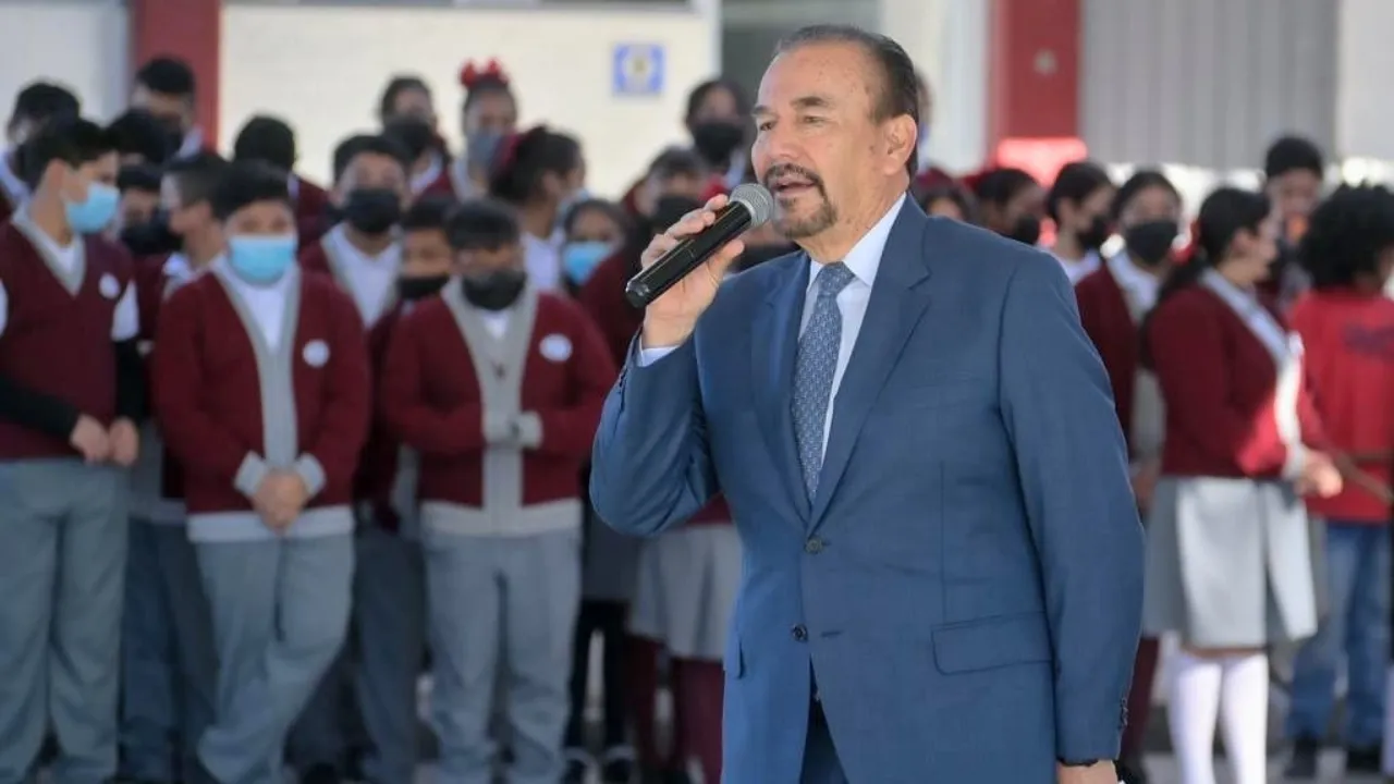 Realiza gobierno del alcalde Atizapán de Zaragoza, Pedro Rodríguez obras de infraestructura educativa.