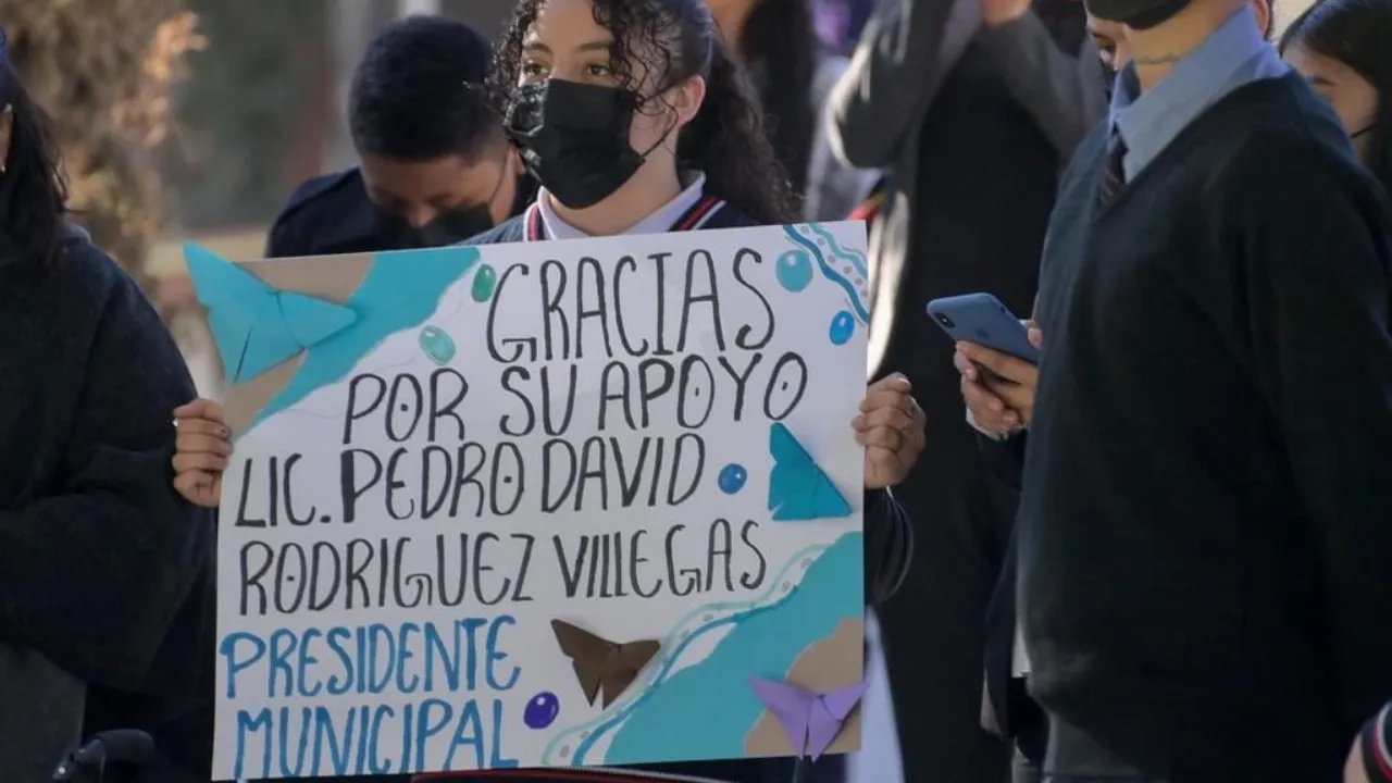Realiza gobierno del alcalde Atizapán de Zaragoza, Pedro Rodríguez obras de infraestructura educativa.