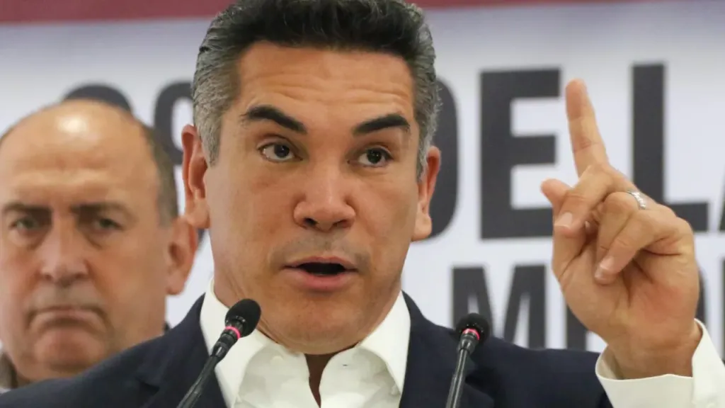 Regresan de Pluris “Gallones de la vieja Guardia” del tricolor y del albiazul al Congreso de la Unión y Senado