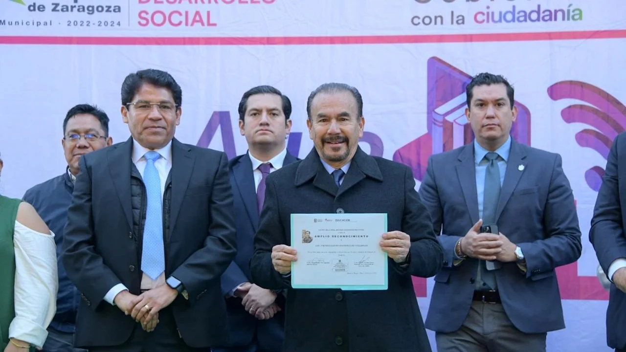Pedro Rodríguez entrega Aula Digital en la Primaria General Ignacio Zaragoza en Lomas de Atizapán