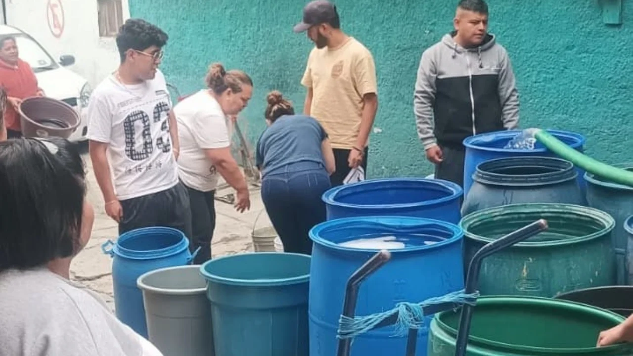 Subsidiará Oapas Naucalpan 10 mil tinacos para vecinos afectados por el desabasto de agua