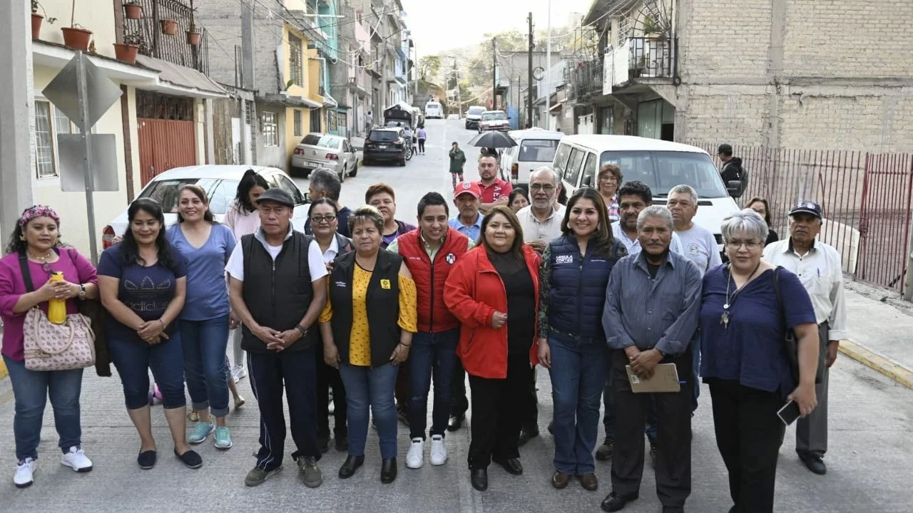 Entrega gobierno municipal de Naucalpan rehabilitación de Calle Sauce en Los Cuartos III cuya inversión es de 77 mdp