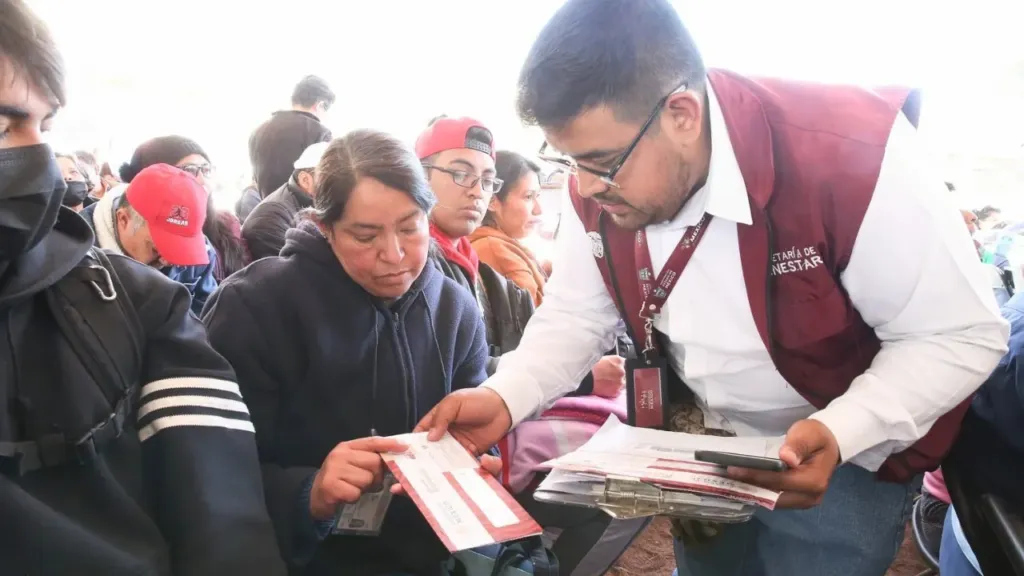 Adelanta gobernadora Delfina Gómez la pensión universal para el bienestar a personas con discapacidad en Edomex