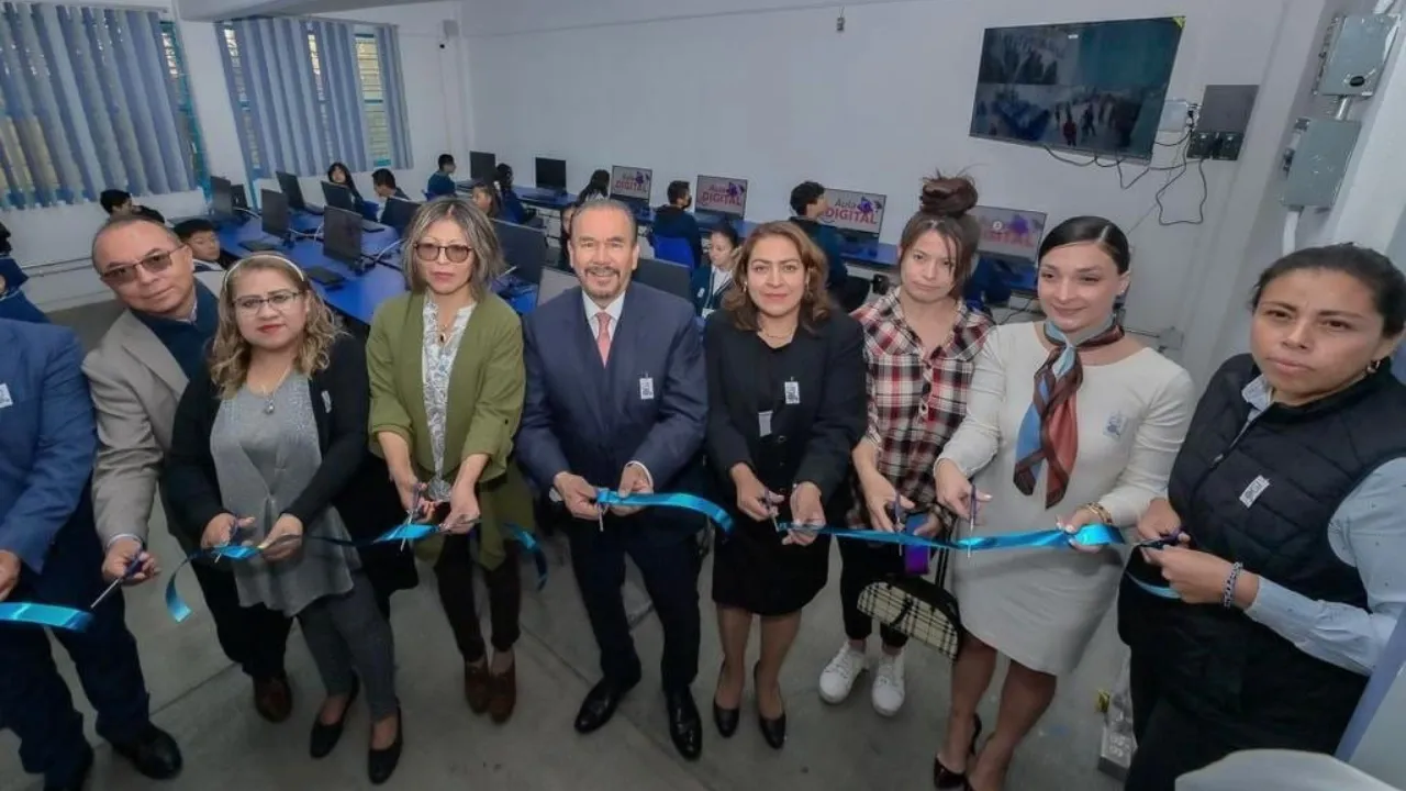 Agradecen Estudiantes de Atizapán de Zaragoza al alcalde Pedro Rodríguez el apoyo en Programa de Instalación de Aulas Digitales