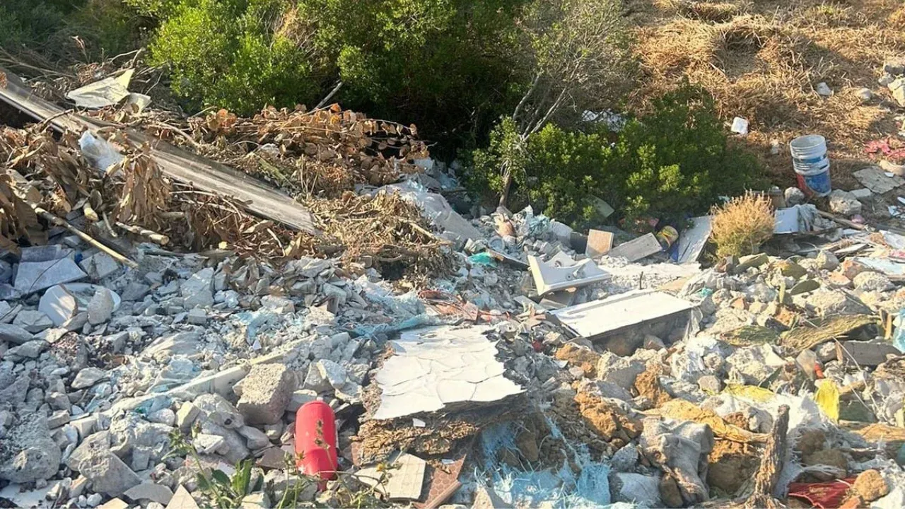 Clausuran tiradero clandestino en Praderas de San Mateo municipio de Naucalpan