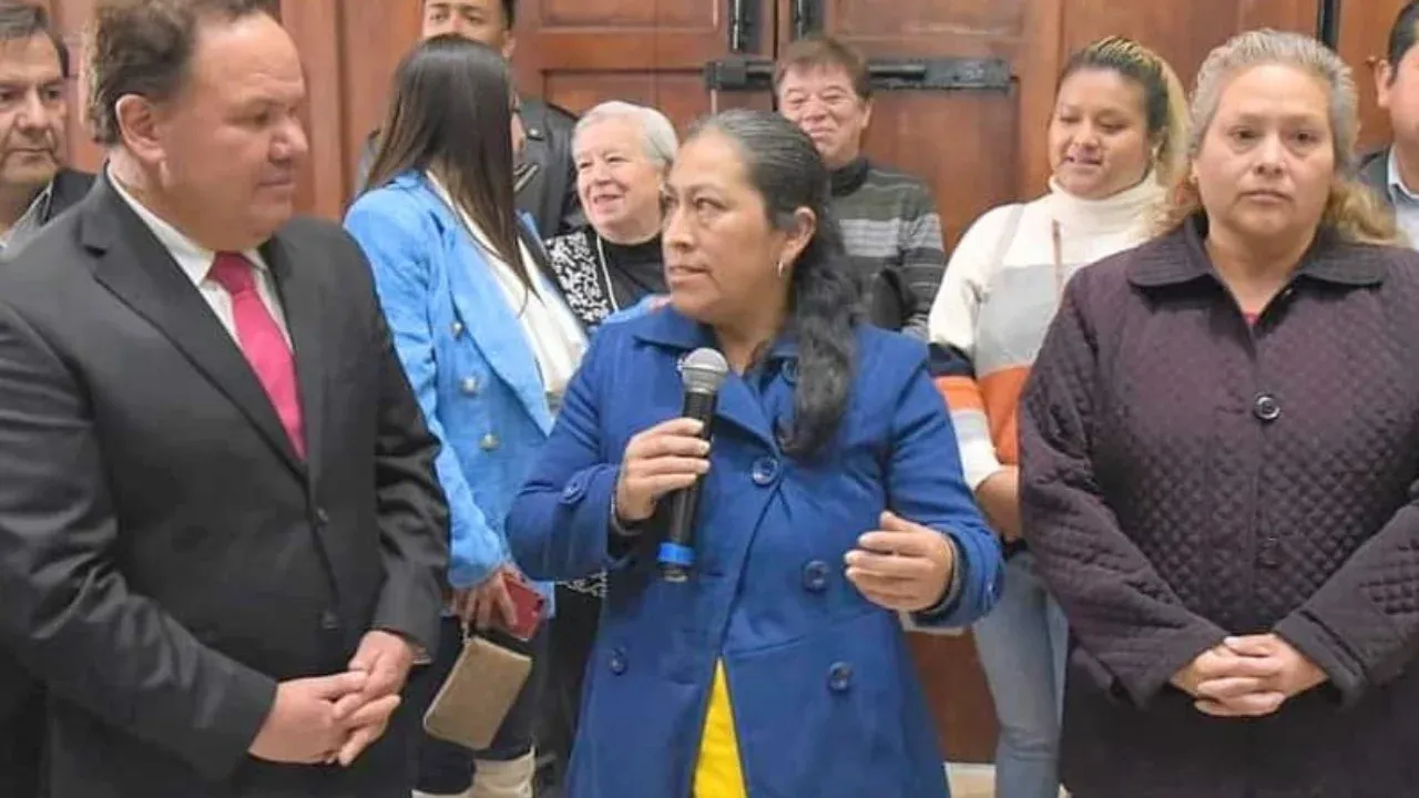 Exponen arte otomí “Mujer de hilo, Mekatl nhie” en Congreso Local