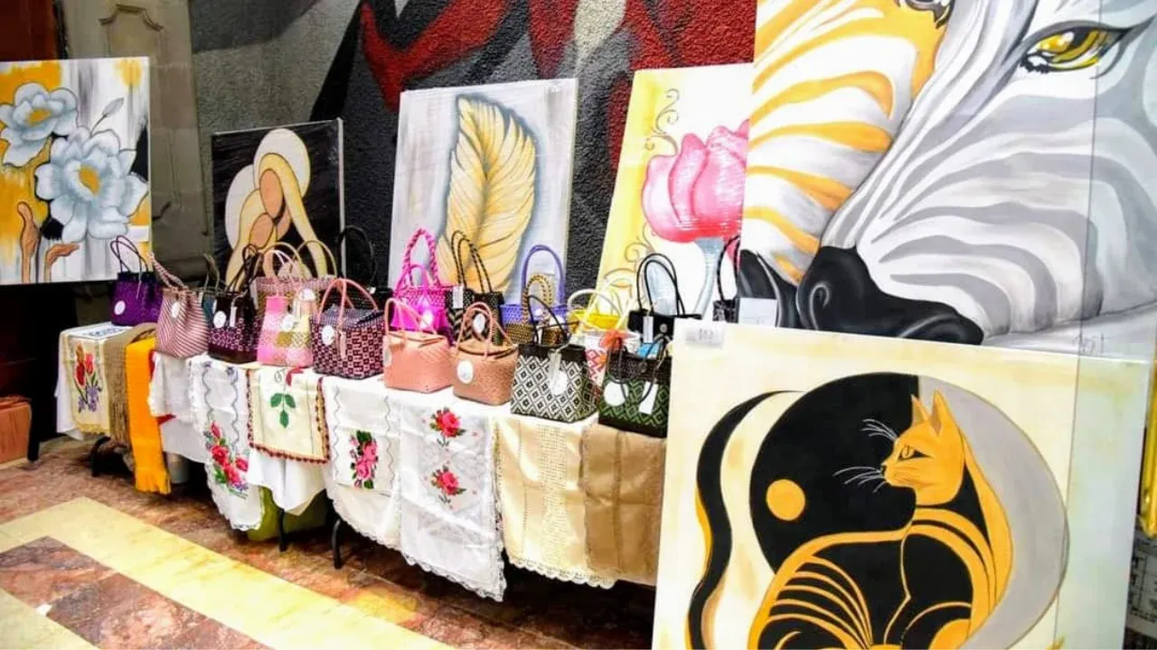 Exponen arte otomí “Mujer de hilo, Mekatl nhie” en Congreso Local