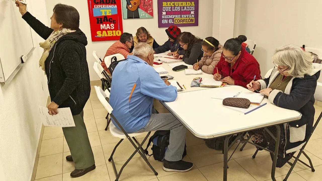 Gobierno del Edomex incorpora preparatoria abierta para adultos mayores a través del DIFEM