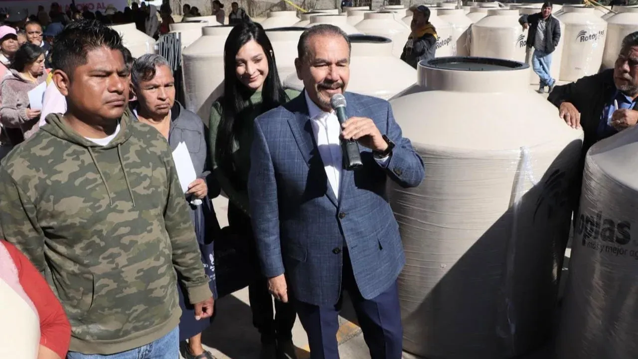 Inicia Pedro Rodríguez la entrega de 10 mil tinacos en apoyo a familias de Atizapán de Zaragoza para enfrentar la falta de agua