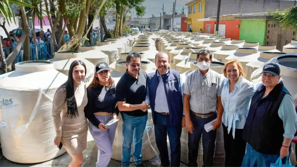 Inicia Pedro Rodríguez la entrega de 10 mil tinacos en apoyo a familias de Atizapán de Zaragoza para enfrentar la falta de agua