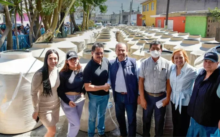 Inicia Pedro Rodríguez la entrega de 10 mil tinacos en apoyo a familias de Atizapán de Zaragoza para enfrentar la falta de agua