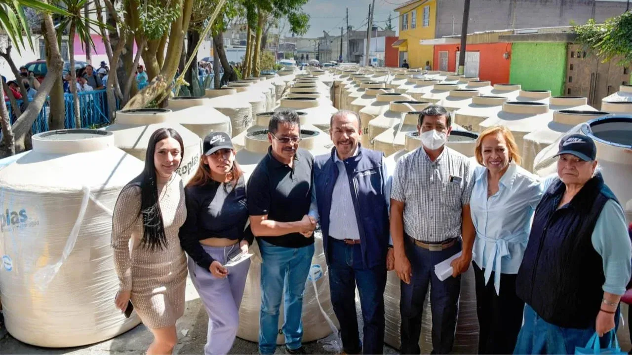 Inicia Pedro Rodríguez la entrega de 10 mil tinacos en apoyo a familias de Atizapán de Zaragoza para enfrentar la falta de agua