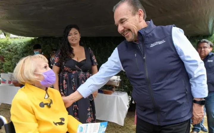 Interviene gobierno de Atizapán de Zaragoza vialidades en el Fraccionamiento Villas de la Hacienda