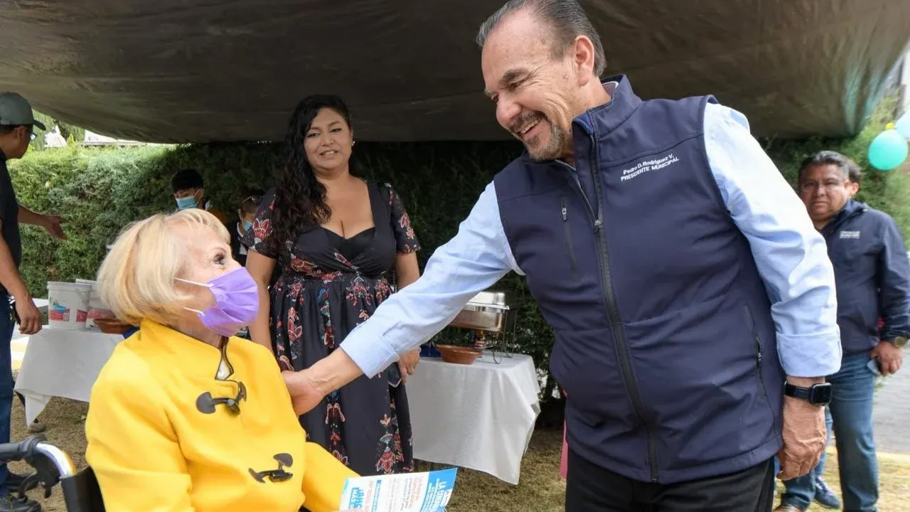 Interviene gobierno de Atizapán de Zaragoza vialidades en el Fraccionamiento Villas de la Hacienda