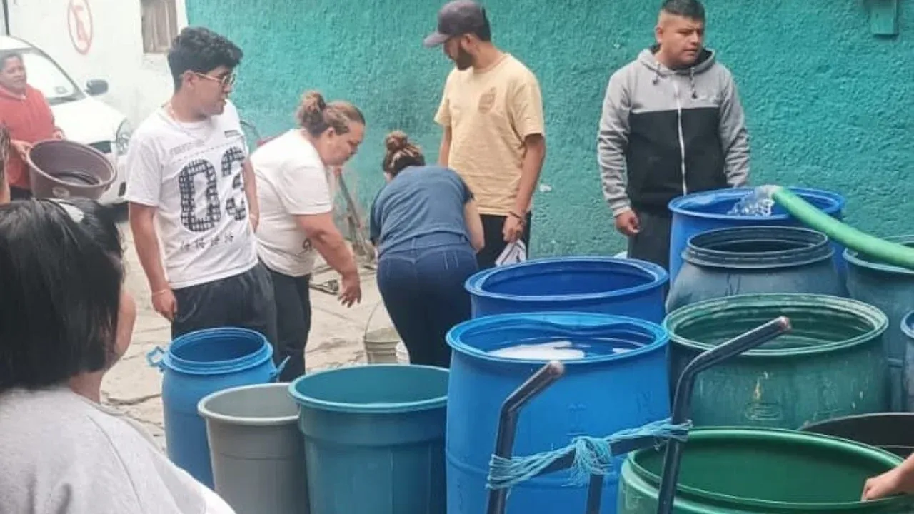 Subsidiará Oapas Naucalpan 10 mil tinacos para vecinos afectados por el desabasto de agua