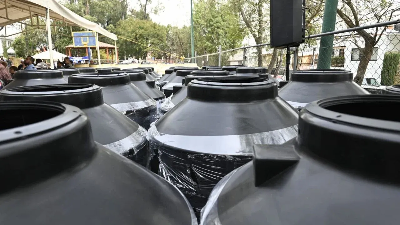 Subsidiará Oapas Naucalpan 10 mil tinacos para vecinos afectados por el desabasto de agua