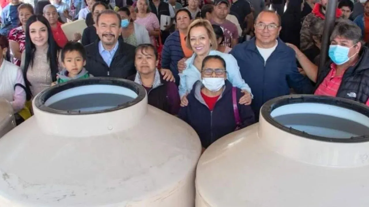 Visita Pedro Rodríguez 10 colonias de Atizapán de Zaragoza para entregar 1,688 tinacos subsidiados a familias que lo requieren