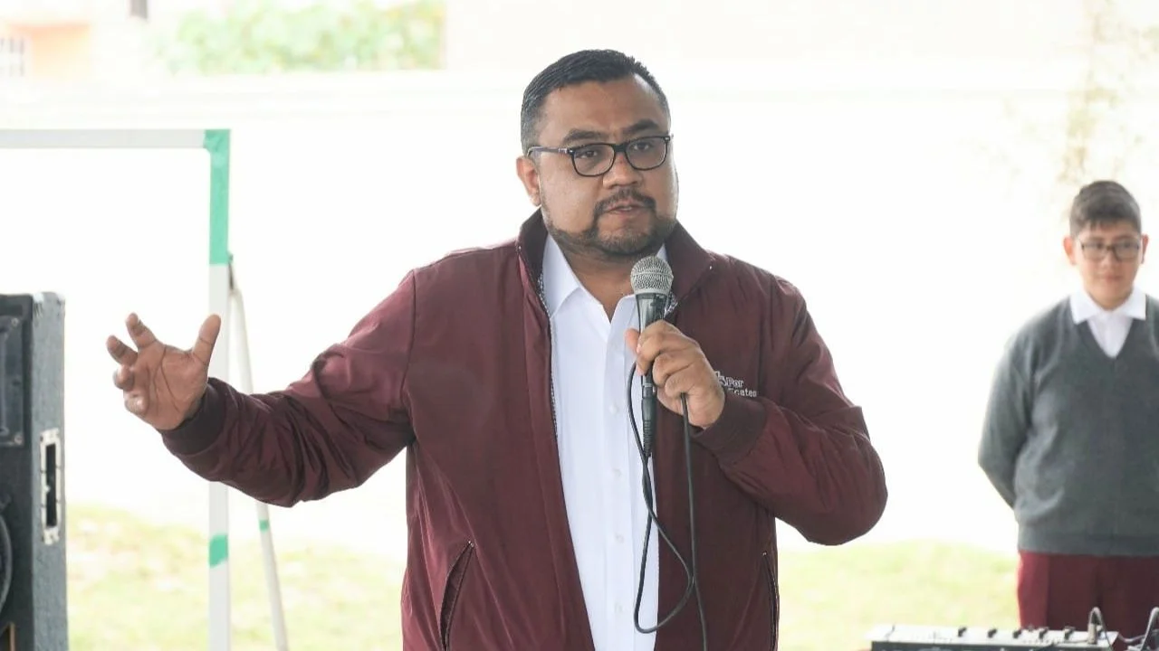 Ernesto Santillán convoca a estudiantes de Ecatepec a visitar el Museo de Vestigios Arqueológicos