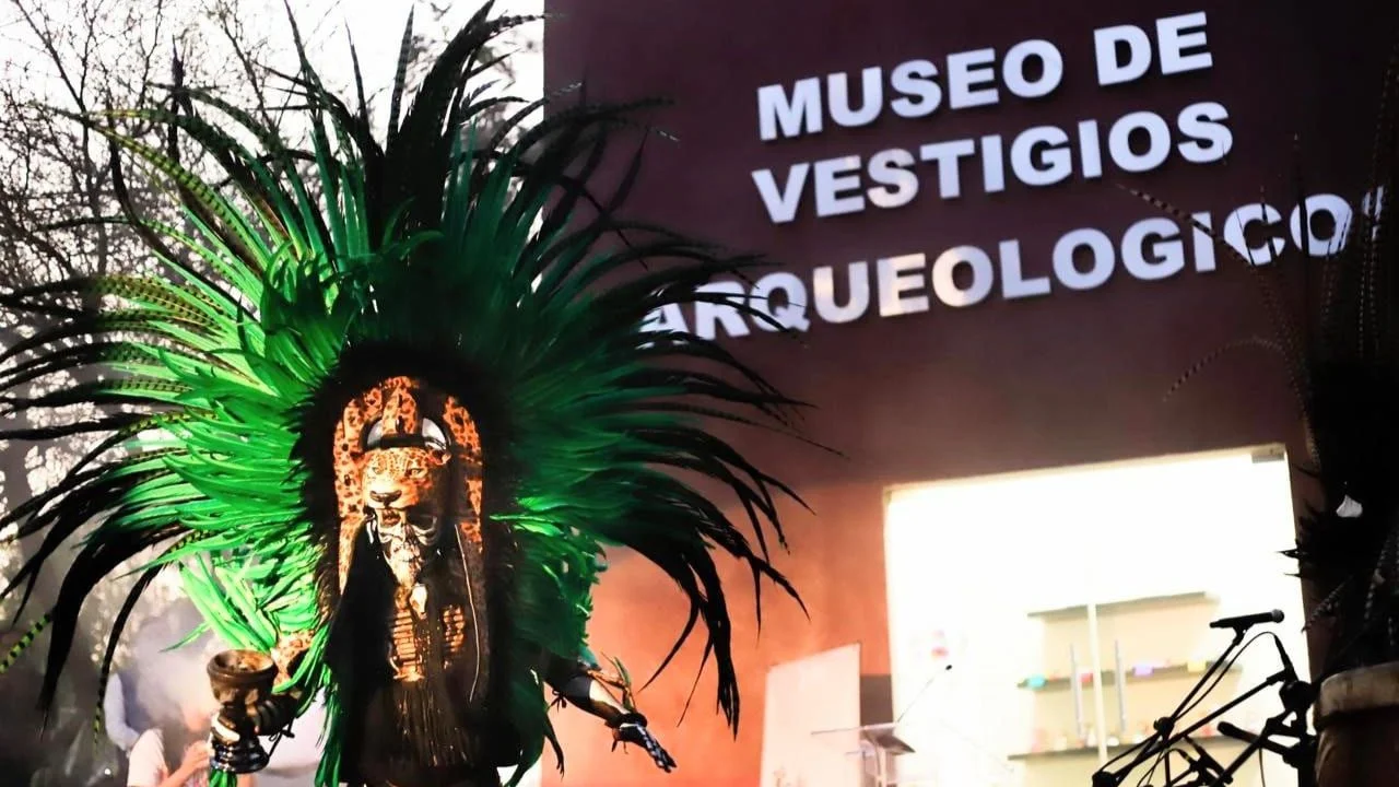 Ernesto Santillán convoca a estudiantes de Ecatepec a visitar el Museo de Vestigios Arqueológicos