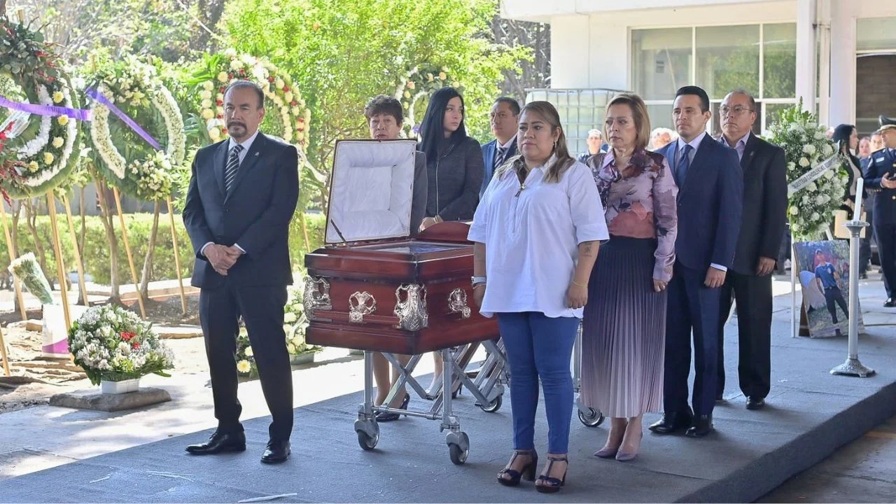 Despiden con Homenaje y Guardia de Honor a Bombero de Atizapán de Zaragoza que falleció en el cumplimiento de su deber