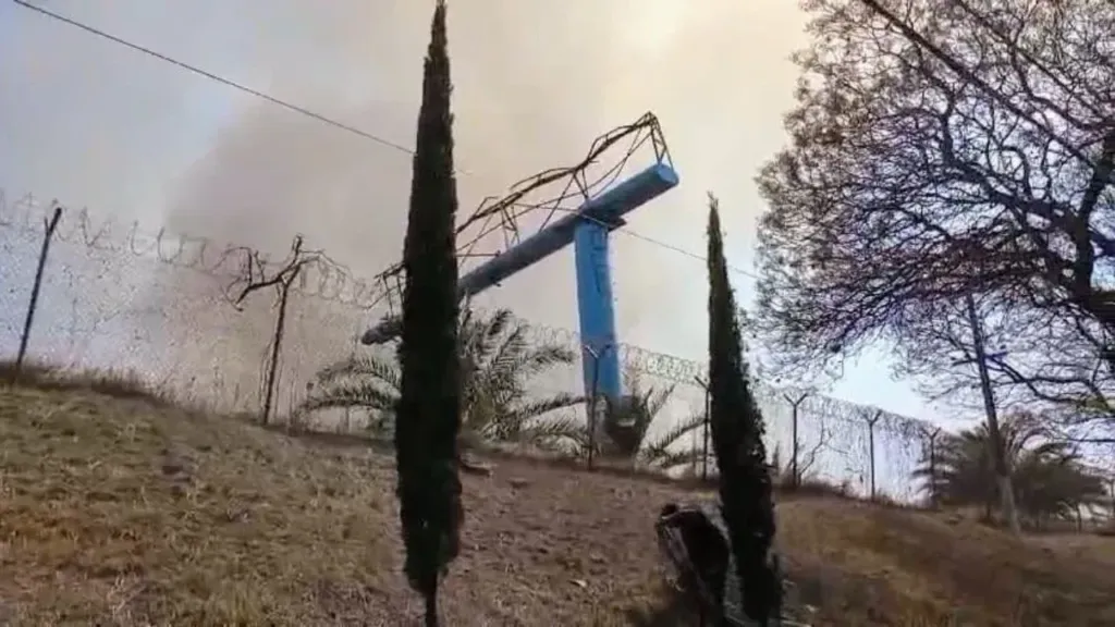 Controlan Bomberos incendio en Vaso Regulador de Cristo en Naucalpan