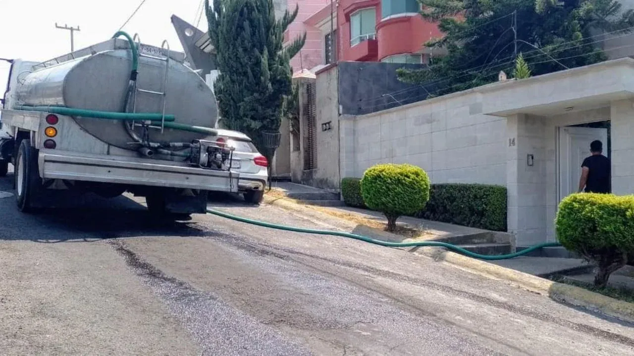 Deben sujetarse los permisionarios de pipas a la reglamentación de Oapas Naucalpan