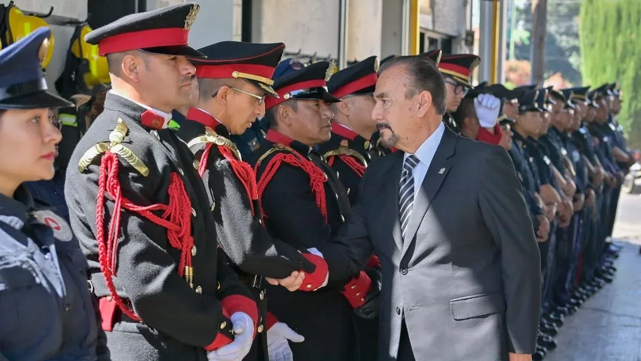 Despiden con Homenaje y Guardia de Honor a Bombero de Atizapán de Zaragoza que falleció en el cumplimiento de su deber