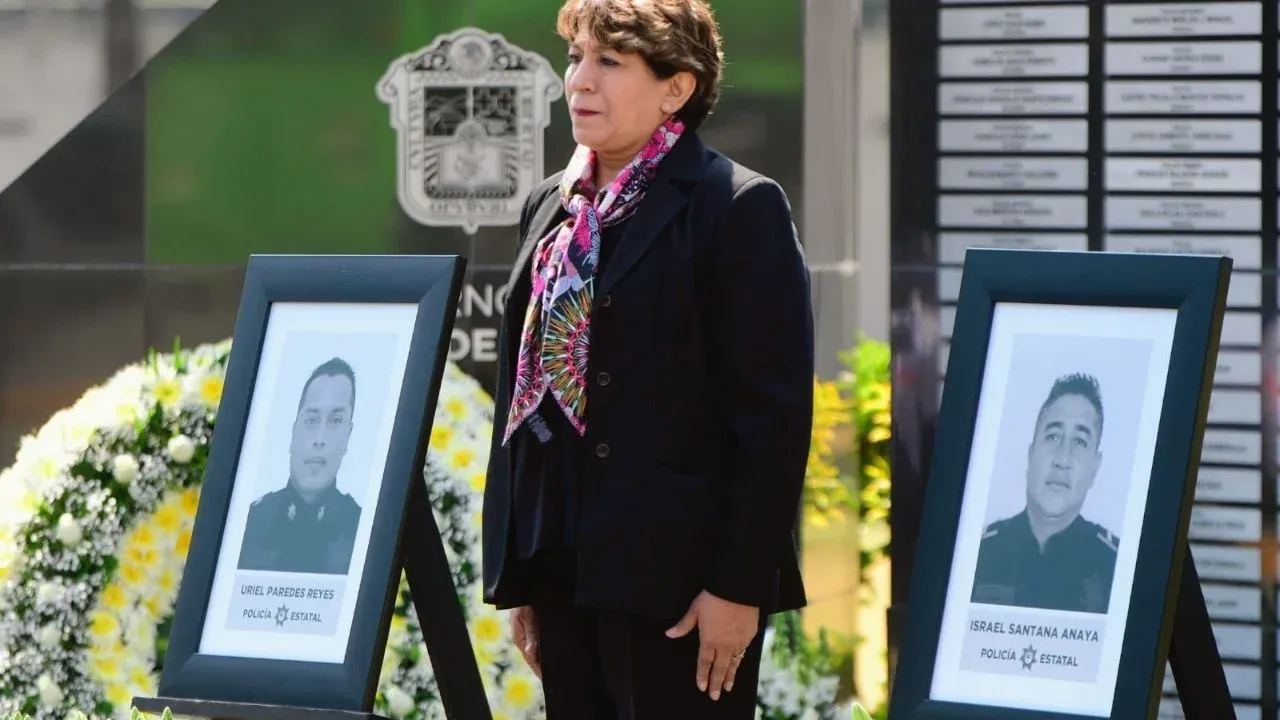 Gobierno del Estado de México rinde homenaje a policías caídos en cumplimiento de su deber