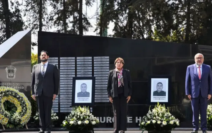 Gobierno del Estado de México rinde homenaje a policías caídos en cumplimiento de su deber