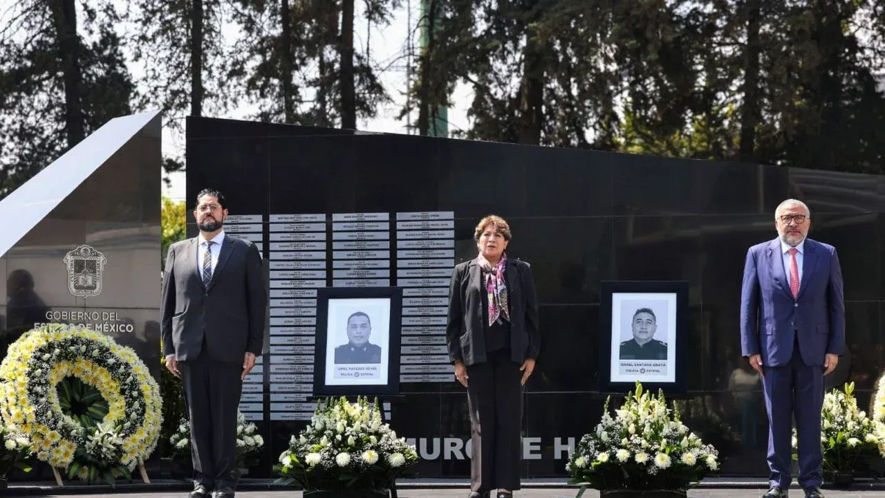 Gobierno del Estado de México rinde homenaje a policías caídos en cumplimiento de su deber