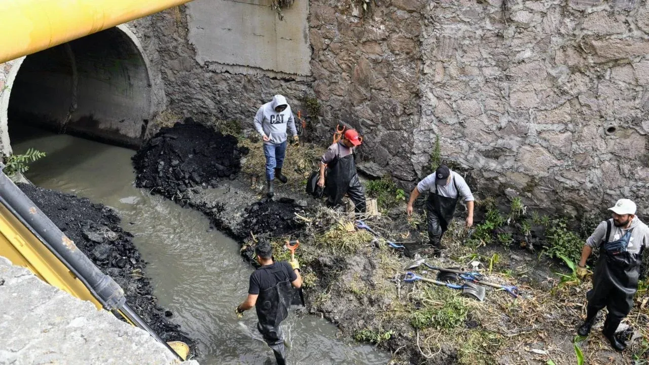 Supervisan desazolve en cauces colindantes entre Naucalpan y Tlalnepantla