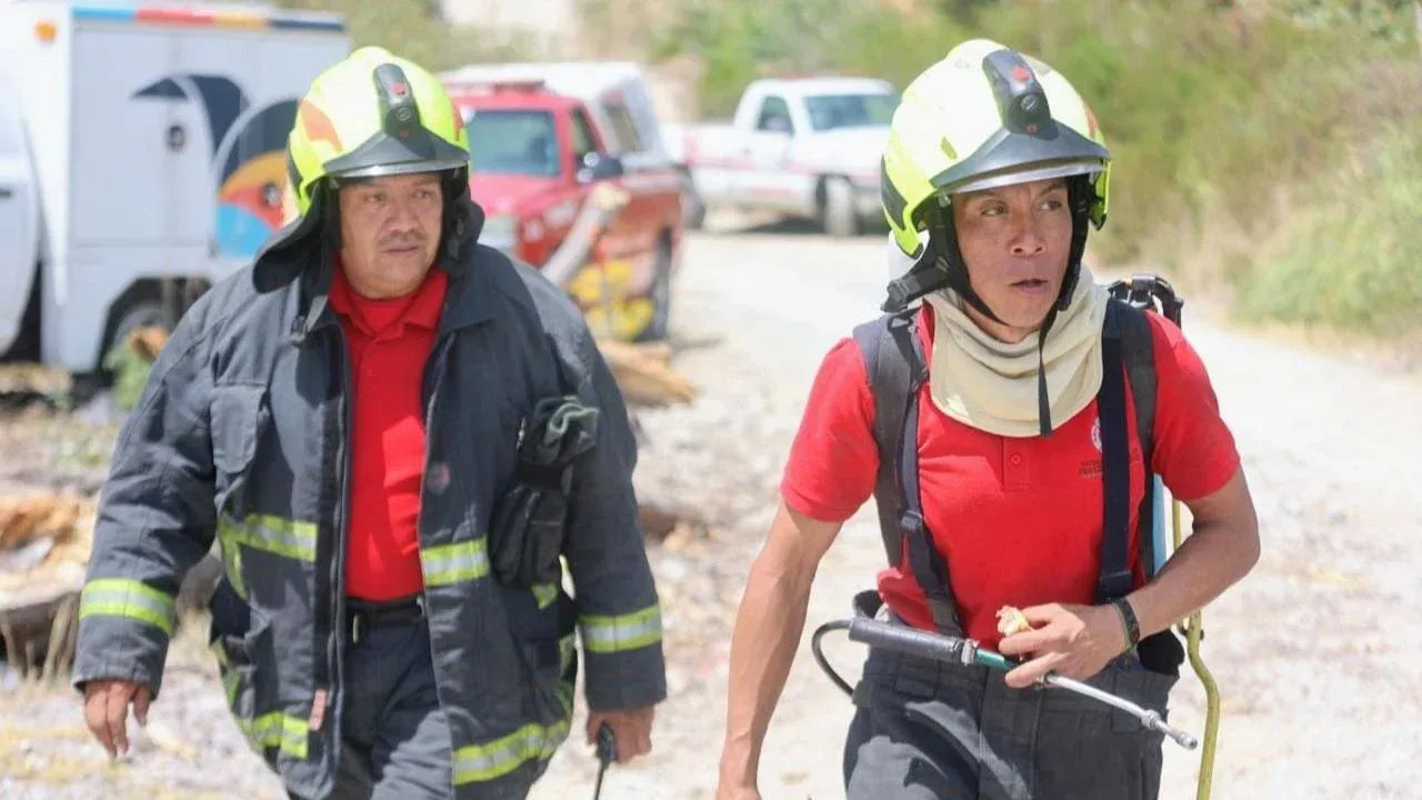 Trabajan bomberos de Atizapán de Zaragoza para sofocar incendio en reserva del Parque de los Ciervos y Cerro de la Biznaga