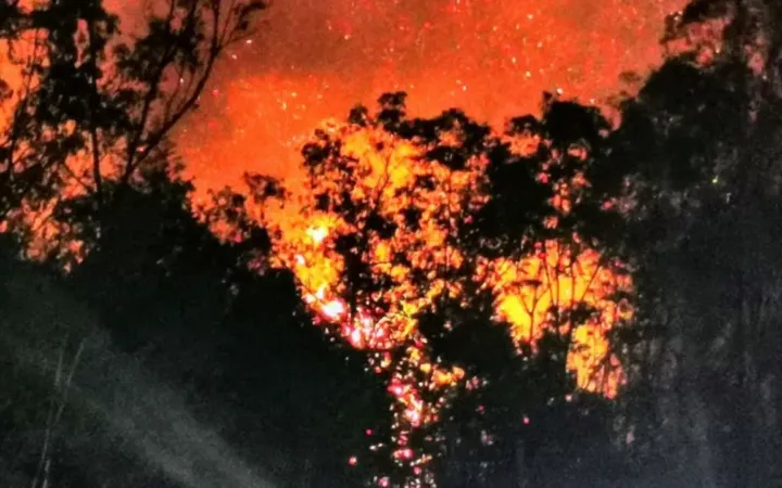 Trabajan bomberos de Atizapán de Zaragoza para sofocar incendio en reserva del Parque de los Ciervos y Cerro de la Biznaga