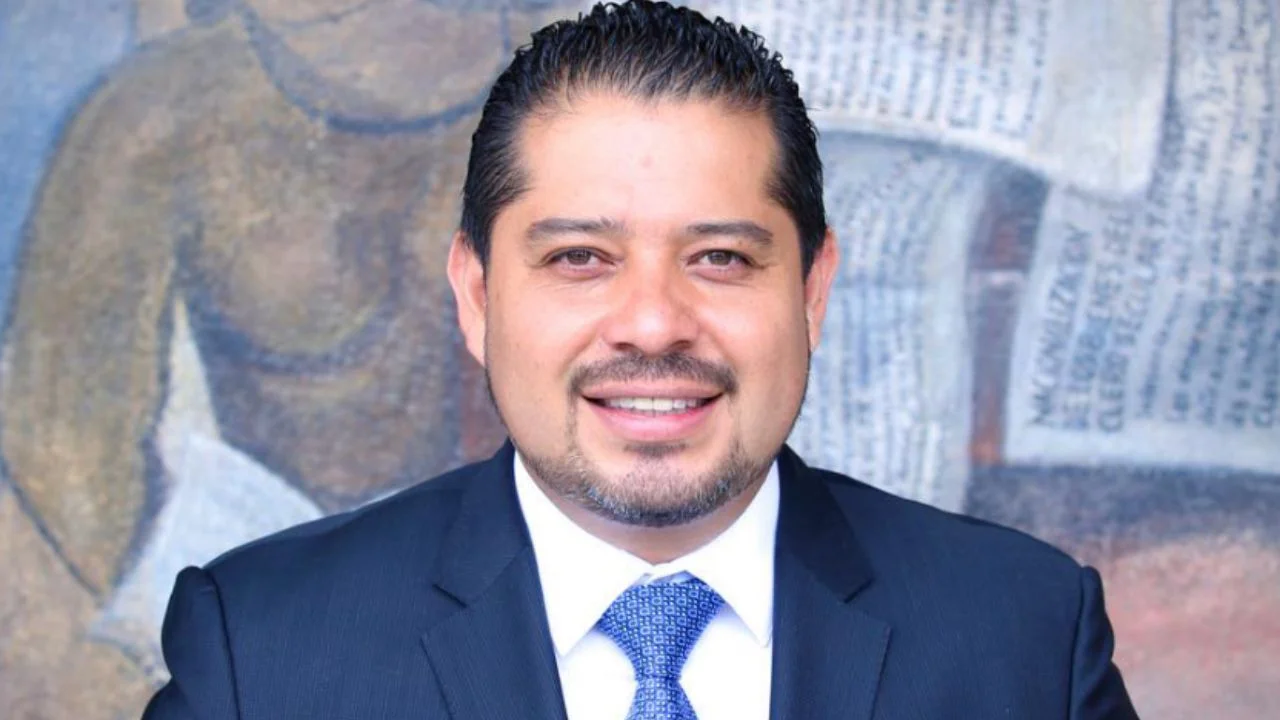 Renuncia el Diputado por el Edoméx Adrian Juárez al PAN