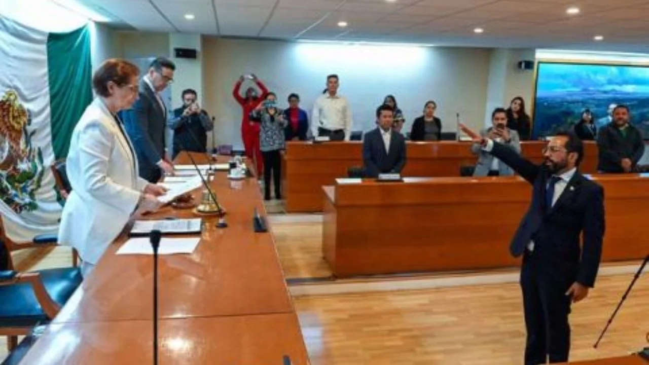 Toma protesta como Presidente Municipal de Naucalpan por Ministerio de Ley Favio Eliel Calderón Bárcenas