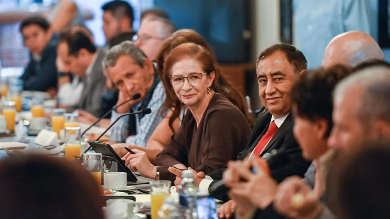 220 Centrando La Nota Alcaldesa escucha a restauranteros de Naucalpan plantean necesidades en materia de seguridad y servicios