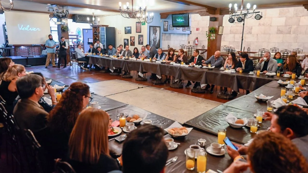 221 Centrando La Nota Alcaldesa escucha a restauranteros de Naucalpan plantean necesidades en materia de seguridad y servicios