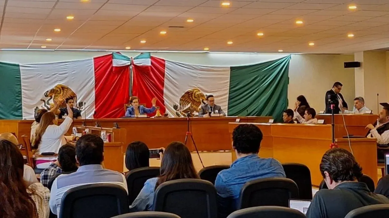 Aprueba Ayuntamiento de Naucalpan la designación del regidor Favio Eliel Calderón Barcenas Presidente Municipal por Ministerio de Ley