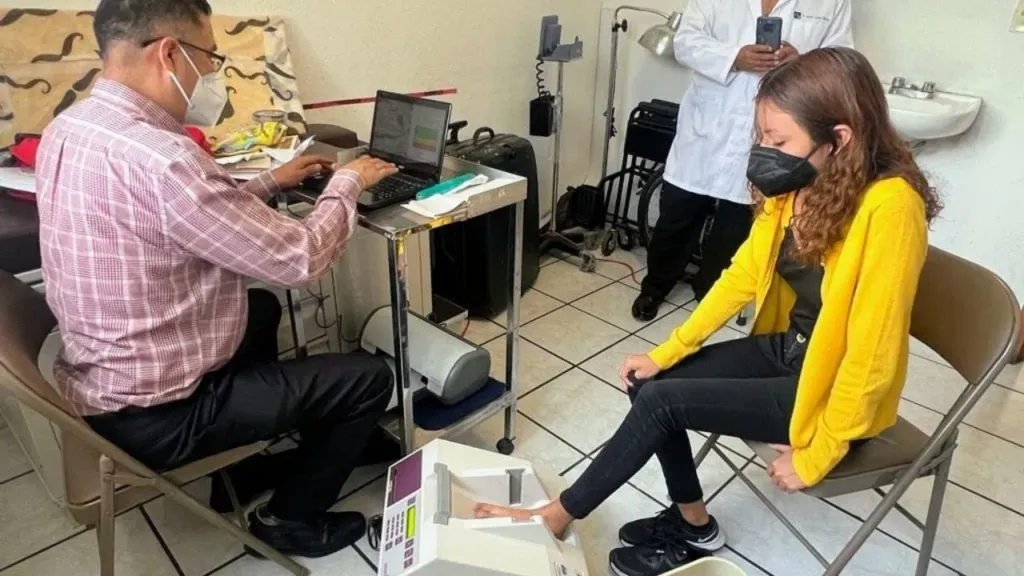 DIF Naucalpan realiza estudio Doppler para detectar insuficiencia venosa