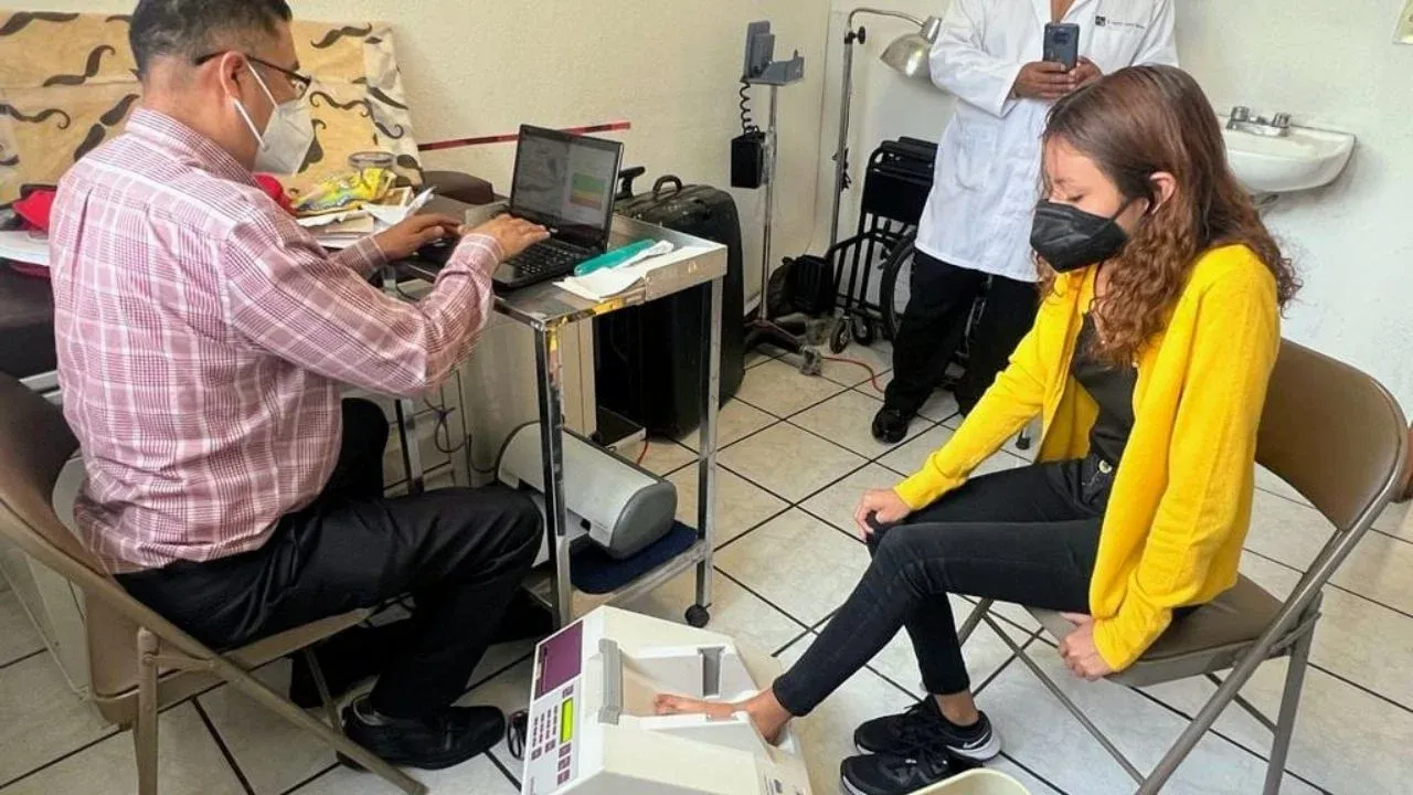 DIF Naucalpan realiza estudio Doppler para detectar insuficiencia venosa