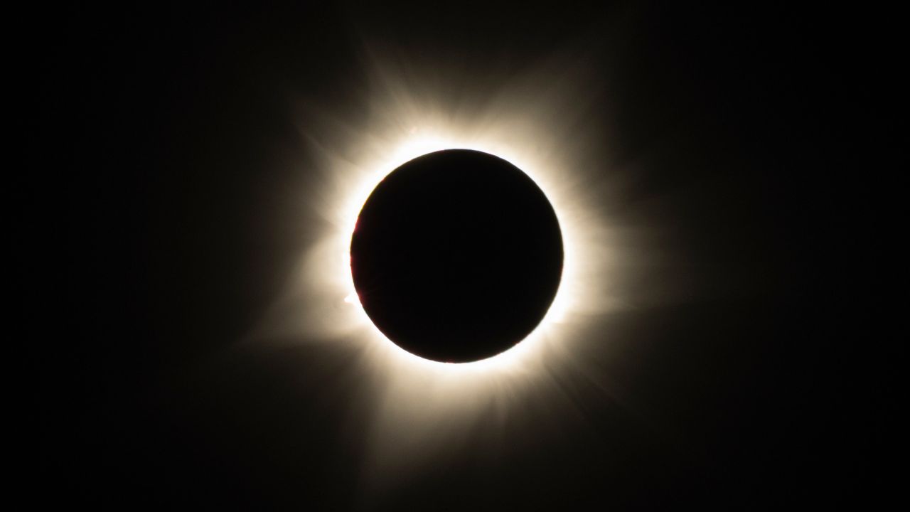 Prepárate para el eclipse solar total en México