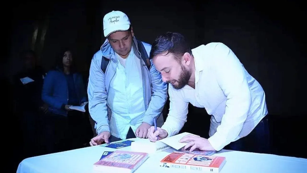 Exitosa presentación del libro "Generación Idiota" de Agustín Laje en Naucalpan